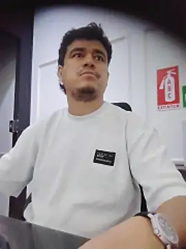 Show modela The_intruder_ na web-kameri