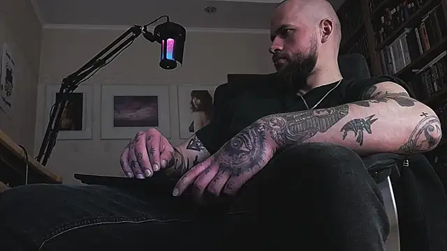 Show modela FindomJason na web-kameri