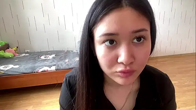 YourMiIa Adlı Modelin Canlı XXX Sohbeti