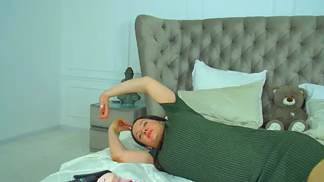 Chat +18 de ElinaBellucci ao vivo