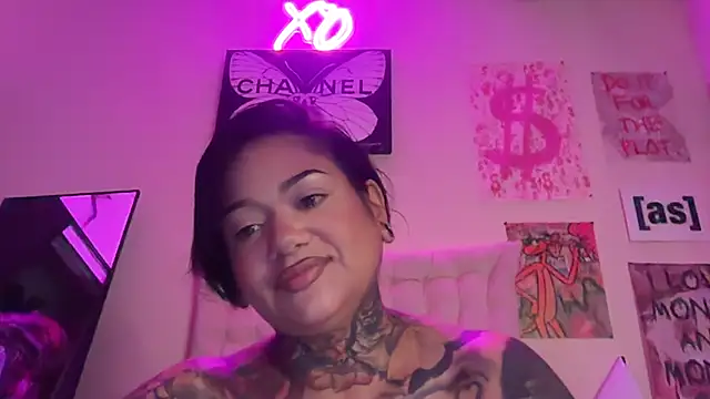 AveryLeexRated Show in webcam