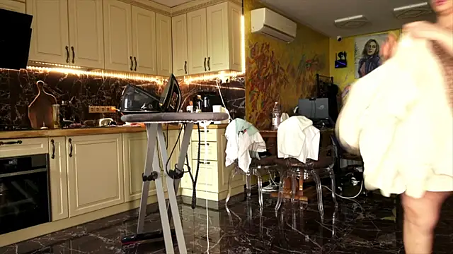 einneuesleben Adlı Modelin Canlı XXX Sohbeti