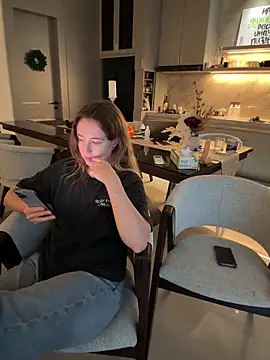 Nura_n_Sarah webkamerás műsora