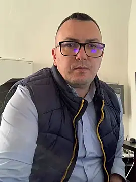 Mike8523 Live XXX-chat