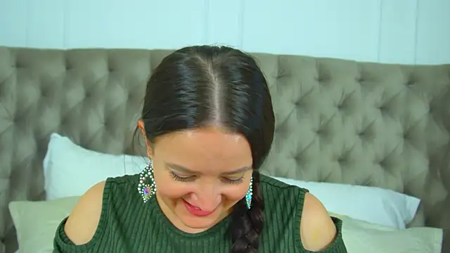 ElinaBellucci Chat XXX live