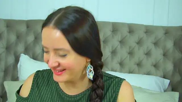 ElinaBellucci Chat XXX live