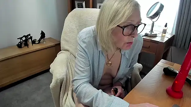 Victoria68xx live XXX chat