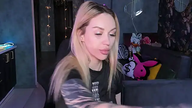 Blckmirrorr Adlı Modelin Canlı XXX Sohbeti