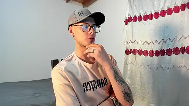 Vlad__night live XXX chat