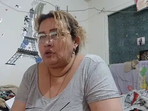 Chatroom XXX en direct de Perla1981--