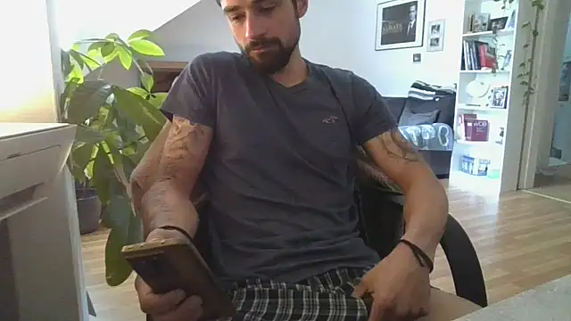 Pokazy przed kamerką – Kevoon991