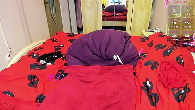 HoneyBee699's Live XXX Chat