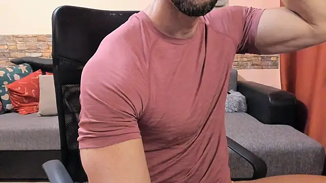 HotHunkTrainer Adlı Modelin Web Kamerası Şovu