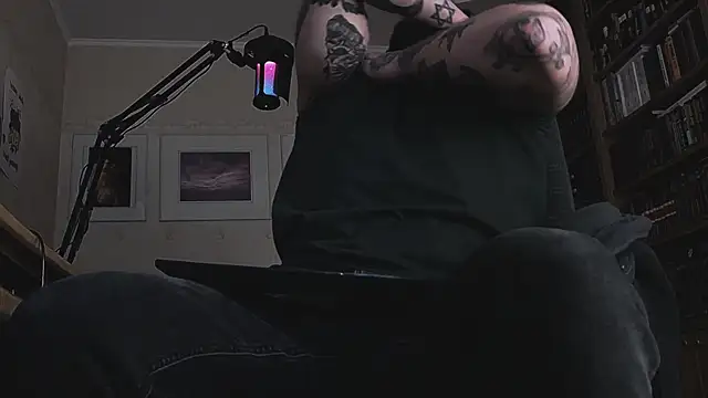 Pokazy przed kamerką – FindomJason