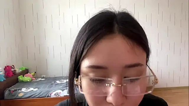 YourMiIa Adlı Modelin Canlı XXX Sohbeti