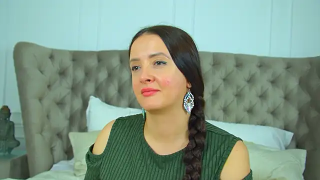 ElinaBellucci's Live XXX Chat