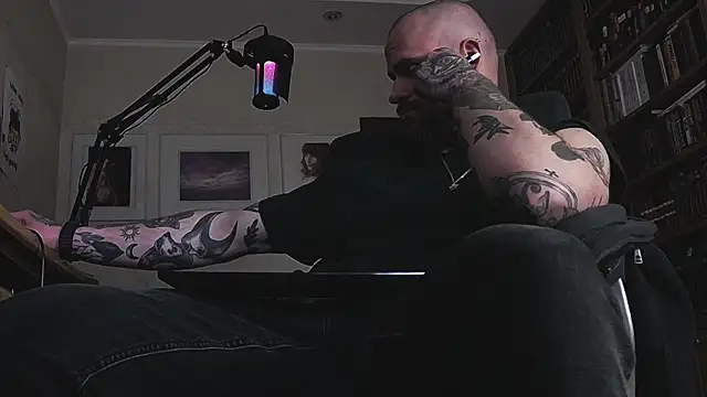 Show modela FindomJason na web-kameri