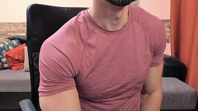 HotHunkTrainer live XXX chat