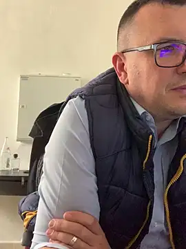 Mike8523 live XXX chat