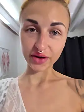 kylie_blck: απευθείας συνομιλία ΧΧΧ