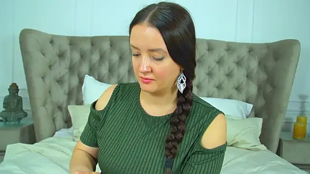 ElinaBellucci's Live XXX Chat