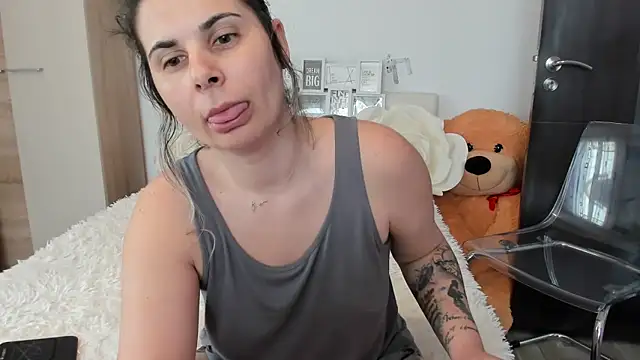 sweetemy4u's Webcam Show