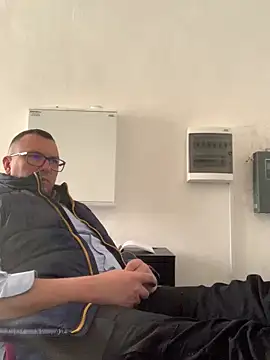 Mike8523 Live XXX Chat