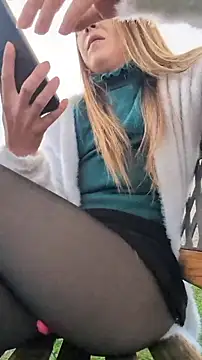 Risky_girl23_ Chat XXX in diretta