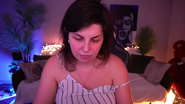 MirandaWong Adlı Modelin Canlı XXX Sohbeti