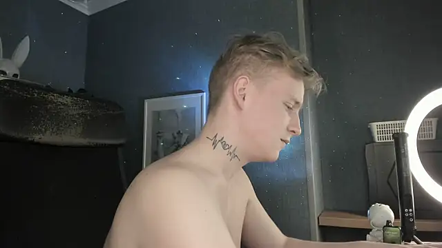 XXX chat uživo modela AlexxSweet