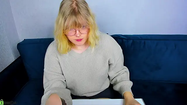 luna_c0ra Adlı Modelin Canlı XXX Sohbeti