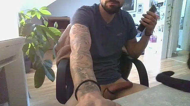 Show modela Kevoon991 na web-kameri