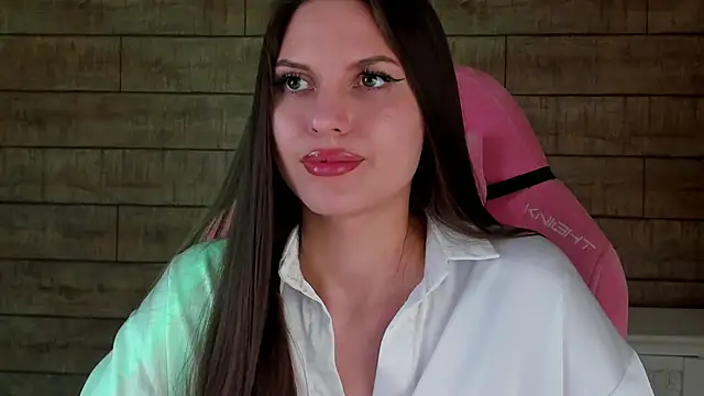 دردشة AliceVersal الجنسية المباشرة