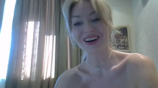 Chat +18 de ZarinaSwift ao vivo