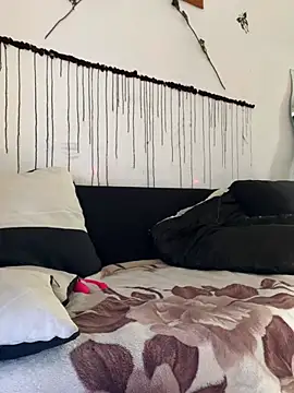 Mohdollmen: διαδικτυακό σόου στην κάμερα