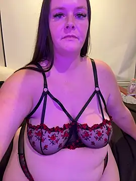 Chat +18 de carinabro10 ao vivo