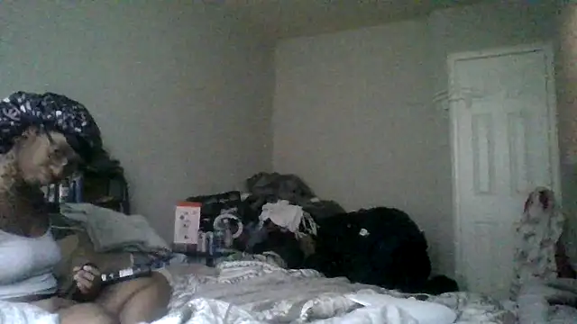 dezzidavill élő XXX-chatje