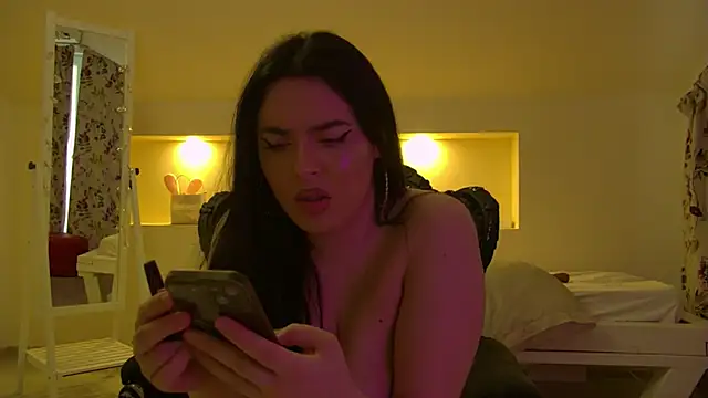 KeiraDark Webcam show