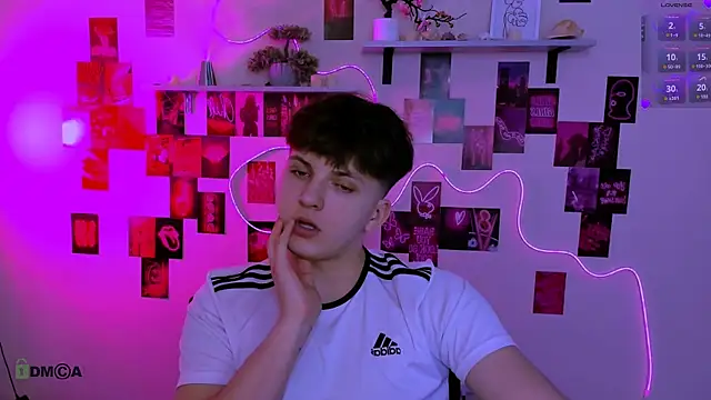 travis_wolf_'s Live XXX Chat