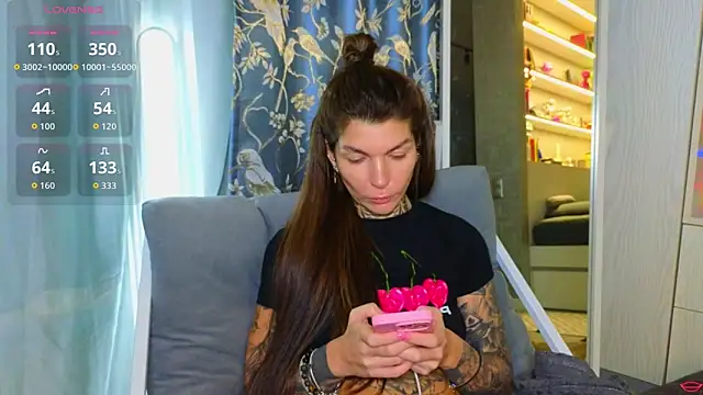 tattooedBabyy Adlı Modelin Canlı XXX Sohbeti