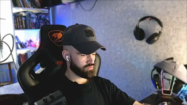 _Mostly_ élő XXX-chatje