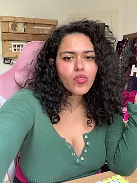 Curvydesifromgermany Chat XXX in diretta