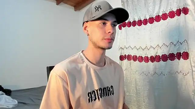 Vlad__night Adlı Modelin Canlı XXX Sohbeti