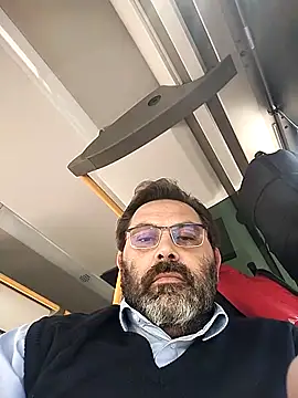 Necroforo 即時 XXX 聊天