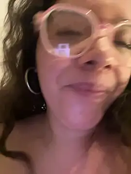 Vivi_KvshのライブXXXチャット