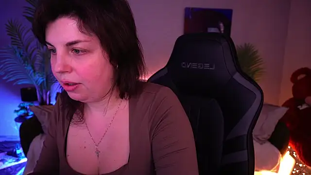 Chat +18 de MirandaWong ao vivo