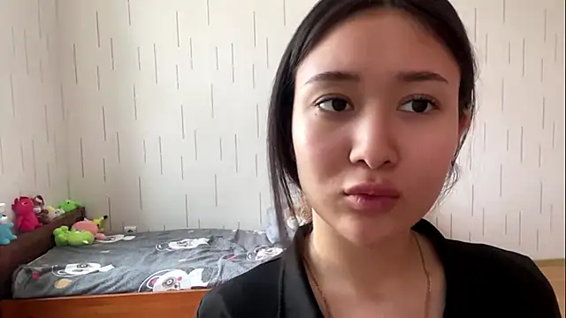 YourMiIa Adlı Modelin Canlı XXX Sohbeti