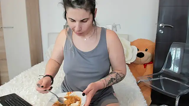 sweetemy4u Adlı Modelin Canlı XXX Sohbeti