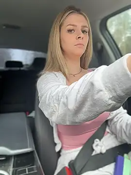 Love_Bri Adlı Modelin Canlı XXX Sohbeti