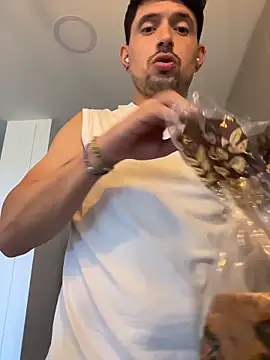 TroyeSavage élő XXX-chatje